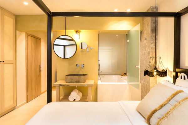 This modern suite comes with a private indoor jacuzzi and, a double bedroom.  St Thessaloniki, Greece Ground floor Suite with Hot Tub (has no windows ) Room in hotel vacation rental 42478084