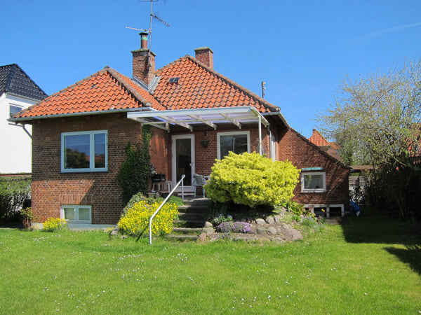 Villa with garden and terrace. Three bedrooms and four double beds. Two toilet r Copenhagen, Denmark Villa near city centre and beach Entire home vacation rental 2662023