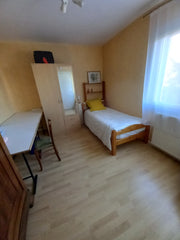 Maison dans un quartier tranquille.  Jardin au sud. Maison spacieuse, claire. Am Pessac, France Chambre Jaune de la Maison aux Hortensias Private room in home vacation rental 43908021