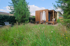 Bienvenue dans Les Suites d'Aliénor.<br />La Suite Jasmin est une cabane en bois Bordeaux, France Suites d'Aliénor Suite Jasmin : studio avec jardin Entire rental unit vacation rental 48236797
