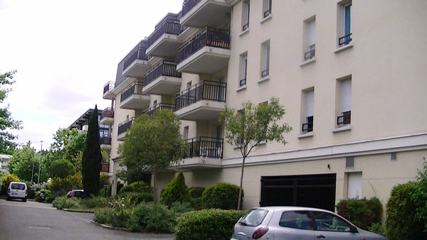 Quartier Ravezies-Chartrons, résidence standing, calme, arborée, sécurisée, appa  Appartement ensoleillé, calme et confortable Entire condo vacation rental 19690399