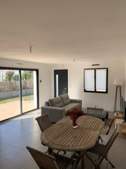 Cette maison neuve est très lumineuse et elle est située à 2 pas du tramway pour Bordeaux, France Maison neuve lumineuse à 2 pas du tramway Entire home vacation rental 716449002897172128