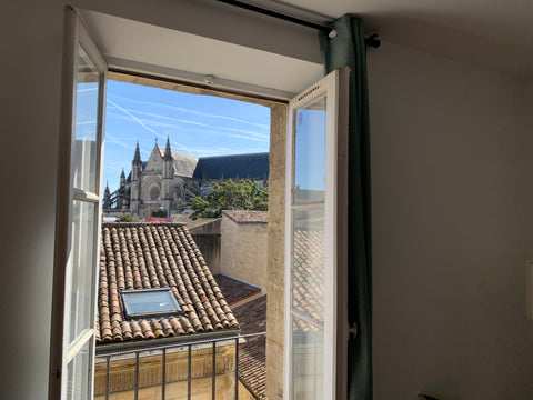 L'appartement es situé au coeur du quartier Saint-Michel, juste à côté de la fam Paris, France Appartement avec superbe vue sur Saint-Michel Entire rental unit vacation rental 52747259