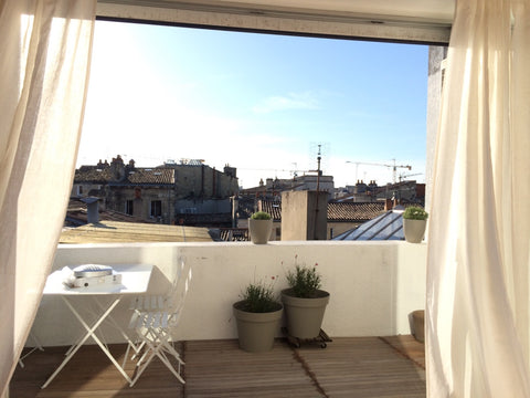 Très beau duplex avec terrasse situé au troisième étage d'un vieil immeuble en p Bordeaux, France Duplex avec terrasse et superbe vue ! Entire rental unit vacation rental 21225463