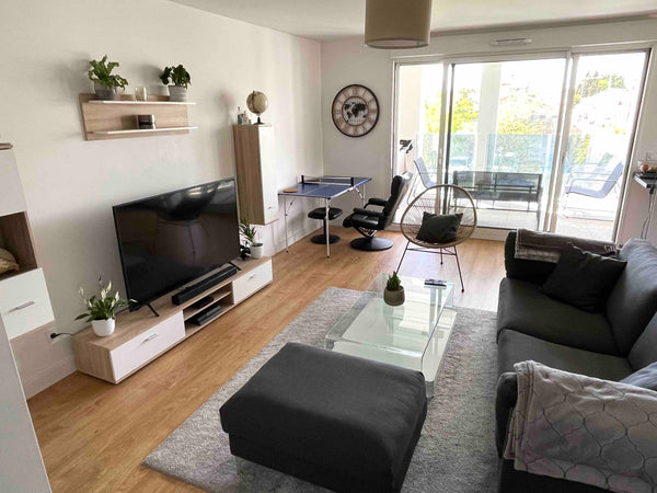 Appartement moderne et très lumineux de 49m2, orienté Sud Ouest, vous profiterez Bordeaux, France Jolie T2 calme et lumineux / proche Tram C Entire rental unit vacation rental 49978259