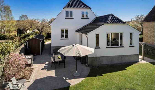 Villaen har et stort flot samlingsrum i stueetagen og soveværelser med eget toil Copenhagen, Denmark Beautiful villa close to Copenhagen and the beach Entire villa vacation rental 53159895