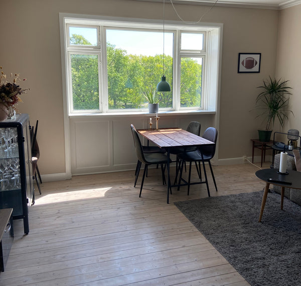 Læn dig tilbage, og slap af i denne rolige og centrale lejlighed. <br />Lejlighe Copenhagen, Denmark Skøn lejlighed med park udsigt og lækker altan Entire condo vacation rental 628614057508552704
