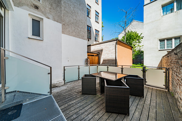 Herzlich Willkommen im Vienna City Apartment<br />- Wir - Mama Edith, Papa Stefa  City Apartment HAPPY mit schöner Terrasse Entire rental unit vacation rental 44953283