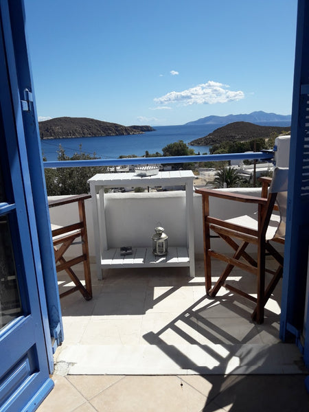 A cute little house with amazing sea view, just 5 minutes walking from livadakia Chalandri, Greece Georgia's traditional house serifos 5