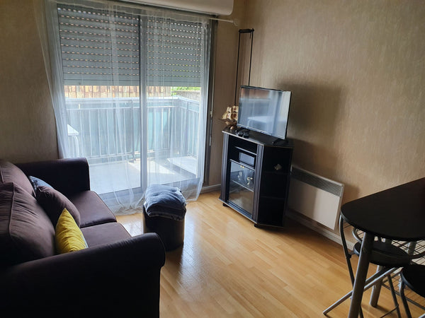 T2 à 2 minutes du Tram Bergonié (B), proche de toute proximité.<br />Idéal pour  Bordeaux, France Agréable T2 à 2 pas de la place de la victoire Entire rental unit vacation rental 43876817