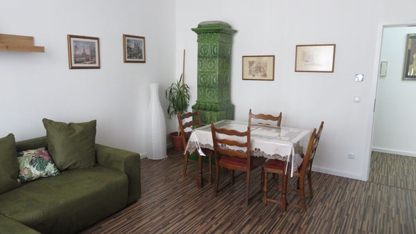 Renovated 70sm flat, for up tu 6 people, 2bedrooms, 1 living room with couch.Und  Planetengasse 1 Entire rental unit vacation rental 34521071