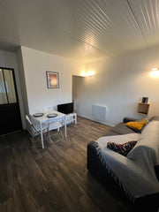 Logement T2 tout équipé, refait à neuf dans un quartier résidentiel et calme.<br Bègles, France La Bordelaise - Logement cosy avec jardin à Bègles Entire guest suite vacation rental 692455262907221963