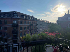 Nyd en stilfuld oplevelse i denne centralt beliggende bolig. Copenhagen, Denmark Smuk lejlighed med privat altan Entire condo vacation rental 688185757656563566