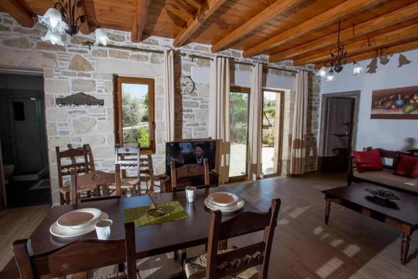 Set in Sívas in the Crete region, Sivas Villa 2 features a garden. The air-condi  Sivas Villa 2 Entire home vacation rental 569485790994719231