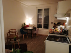 Chambre privée spacieuse (env. 15m2) au sein d'un appartement de 50m2. A 20 min  Paris, France Ch. privée dans appart. 50m2 - près de Montmartre Private room in rental unit vacation rental 24275826