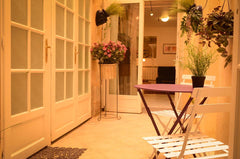 Situated on the street level floor this compact and well furnished studio apartm Bordeaux, France PATIO STUDIO  CENTRE Entire rental unit vacation rental 1172803