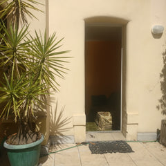 A deux pas de la Garonne et tout proche de la gare notre studio  vous accueille   Studio avec terrasse Bordeaux St Michel Entire guesthouse vacation rental 35424744