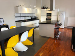 Ce logement parfaitement situé offre un accès facile à tous les sites et commodi  Dali&Design V Private room in home vacation rental 51730563