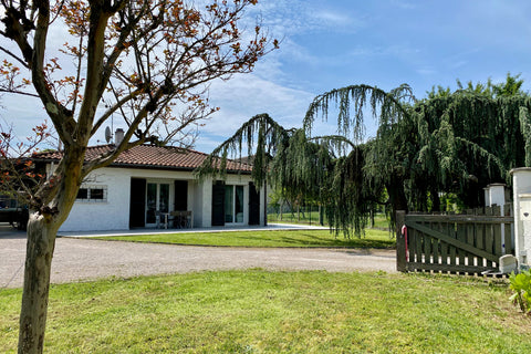 Family house on one level, with 1 large garden, 3 bedrooms, 1 large living room  Mérignac, France Villa avec grand jardin et nombreux jeux Entire home vacation rental 53375302