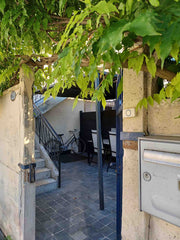 Notre Appartement de 68m2 + cours extérieure 25m2 est à proximité du Pont Chaban Bordeaux, France « L’appart O vélo » Chartrons Bassins à Flot Entire guesthouse vacation rental 52946262