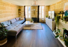 Appartement de 70 m2 au cœur du Bordeaux historique à quelques pas de la place s Bordeaux, France ☀️ Appartement cosy en hyper centre climatisé ❄️ Entire rental unit vacation rental 44022163