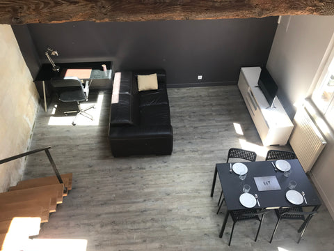 Vous séjournerez dans la dépendance d’une maison bordelaise récemment rénovée, i Bordeaux, France Studio de 35m2 au calme au centre de Bordeaux Entire townhouse vacation rental 50235960