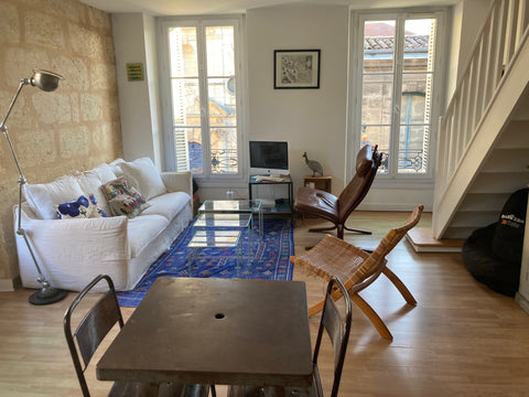 Welcome to Bordeaux!  <br /> <br />It is a pleasure to welcome you to this warm  Bordeaux, France Joli 60 m² lumineux au cœur du centre-ville Entire rental unit vacation rental 737500368145273280