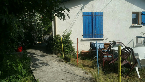 Petit logement mignon de 43 m2 avec terasse (ancienne maison divisée en 2) dans  Pessac, France Petit T1 43m2 secteur très calme Private room in guesthouse vacation rental 34572486