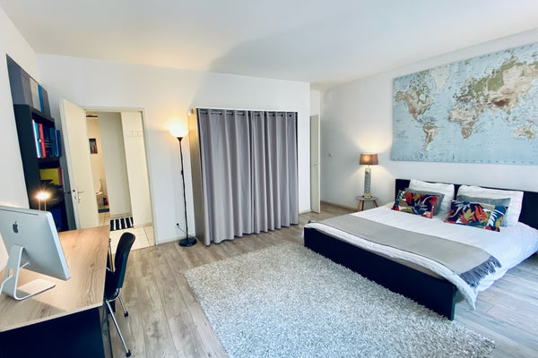 Faites l'expérience de la vie bordelaise en séjournant dans ce bel appartement d Bordeaux, France Bel Appartement 125m² Place des Quinconces-Parking Entire rental unit vacation rental 598378774984549358