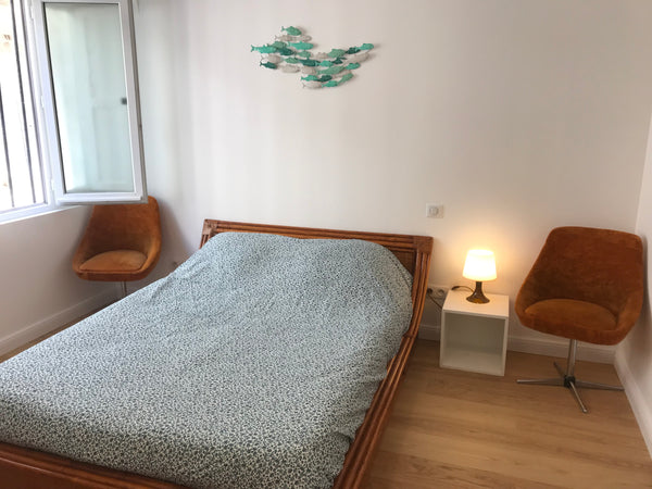 Room in stone building with private bathroom in the heart of the historic antiqu Bordeaux, France Room with private bathroom in historic district Private room in home vacation rental 34148239