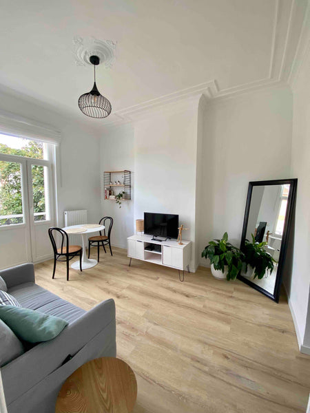 Studio rénové situé dans une belle rue arborée et possédant tout ce qu’il faut p Uccle, Belgium Appart lumineux idéalement situé Entire rental unit vacation rental 51213929