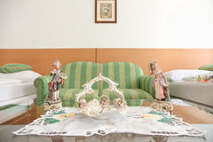 <b>The space</b><br />.<br /><br /><br />This trendy apartment sets in the 5rd d Vienna, Austria Big Family  Deluxe Queens Apartment Entire rental unit vacation rental 3526297