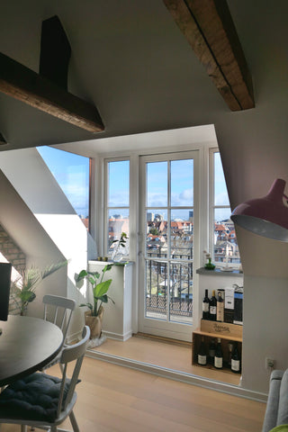 A spacious 97sqm penthouse apartment with views of the sea (700 meters away) and Copenhagen, Denmark Sunny penthouse, w/balcony between city and beach Entire loft vacation rental 571631458187192974