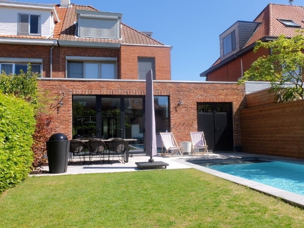 Onze woning ligt in de groene zuidrand op 8 km van Antwerpen centrum en op wande Mortsel, Belgium Kamer in huis met zwembad, vlakbij UZA & Antwerpen Private room in home vacation rental 51628104