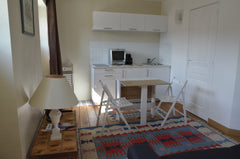 Entièrement rénové il se compose d’une pièce de vie avec kitchenette équipée (pl Bordeaux, France Cosy 28 m2 centre historique Saint Paul Entire rental unit vacation rental 44589448