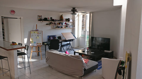 Dans un immeuble bourgeois en pierre daté 1900. Le bâtiment entièrement rénové s Bordeaux, France lumineuxT2 50m2, parking privé, balcon Entire rental unit vacation rental 25507301