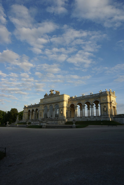 Nice and quiet, comfortable and cozy apartment only a few minutes walking distan Vienna, Austria cozy appartement close 2 the chateau of Schönbrunn Entire rental unit vacation rental 31947134