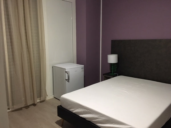 Située à TALENCE à proximité des transports, la géolocalisation de cette maison  Bordeaux, France Chambre neuve avec salle de bain privée et balcon Private room in home vacation rental 43522950