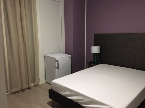 Située à TALENCE à proximité des transports, la géolocalisation de cette maison  Bordeaux, France Chambre neuve avec salle de bain privée et balcon Private room in home vacation rental 43522950