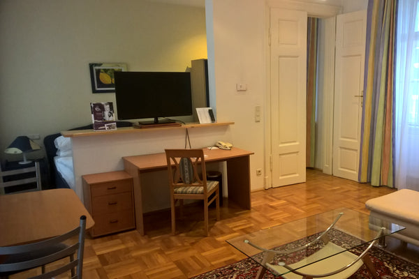 Meine Unterkunft ist in der Nähe von Rathausplatz. Meine Unterkunft ist gut für  Vienna, Austria Studio beim Rathaus 172 Entire guest suite vacation rental 17311272