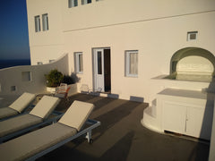 Cycladic-style House with outdoor seating area  and balcony for private use with  Sunset-View Jacuzzi House in Oia Entire home vacation rental 32951072