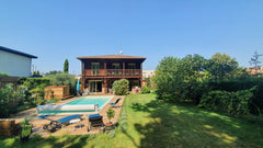 Charmante maison en bois, calme et spacieuse (225 m²), entièrement refaite à neu Bordeaux, France Charmante maison en bois (225 m²), vue sur le golf Entire home vacation rental 48640197