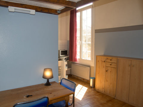 Studio meublé situé  2eme étage  immeuble ancien proche place Victoire , calme,  Eysines, France Studio situé dans le vieux Bordeaux Entire rental unit vacation rental 6817234