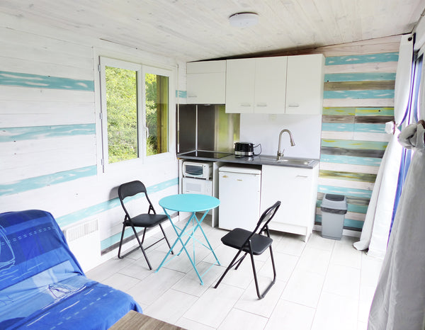 Studio au calme dans notre jardin, salle d'eau avec WC, cuisine avec plaques ind Saint-Aubin-de-Médoc, France Guest house + piscine 30min Bordeaux et océan Entire guesthouse vacation rental 49338795