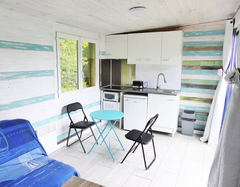 Studio au calme dans notre jardin, salle d'eau avec WC, cuisine avec plaques ind Saint-Aubin-de-Médoc, France Guest house + piscine 30min Bordeaux et océan Entire guesthouse vacation rental 49338795