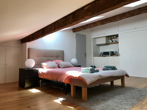 Sentez vous comme à la maison dans notre studio décoré avec soin et idéalement s Bordeaux, France Bordeaux : superbe studio au cœur de la ville Entire rental unit vacation rental 633706559369276491