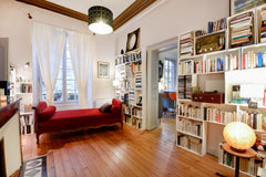 Cet appartement intégralement rénové se situe en plein centre ville, dans le qua Bordeaux, France Appart’ 90m² +possibilité loc voiture et parking Entire rental unit vacation rental 7479162