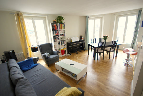 Appartement moderne, situé au deuxième étage d'un immeuble (sans ascenseur) dans Paris, France Appartement convial et bien situé, quartier animé Private room in rental unit vacation rental 24307518