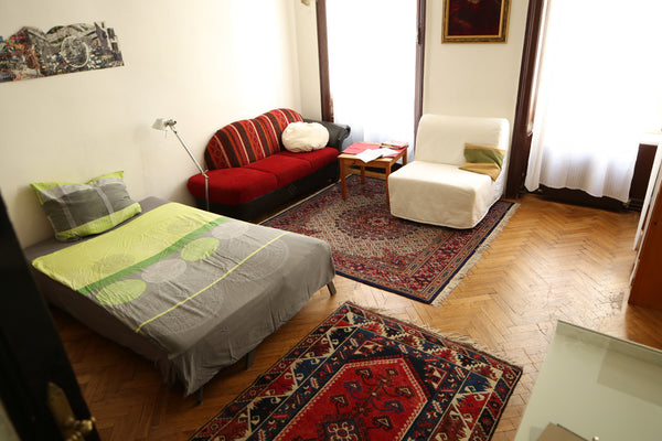 Welcome to the secret center of Vienna!<br /><br />Just 2 stops (15 min walk) fr Vienna, Austria Arty flair, spacious room, 10 min from the Center Private room in rental unit vacation rental 36837868