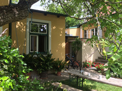 Ich biete unser neu renoviertes Gästezimmer in einem ehemaligen Weinhauerhaus in Perchtoldsdorf, Austria Urlaub im Grünen  Von der Stadt in den Garten Private room in guest suite vacation rental 5589552
